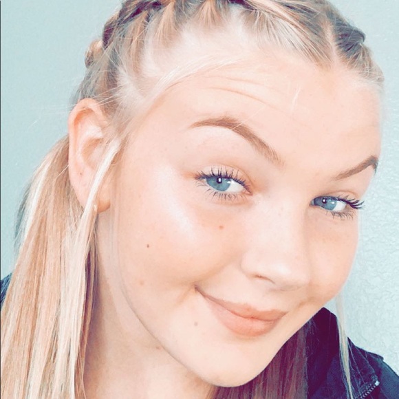 Meet your Posher, Emilee - Picture 1 of 1